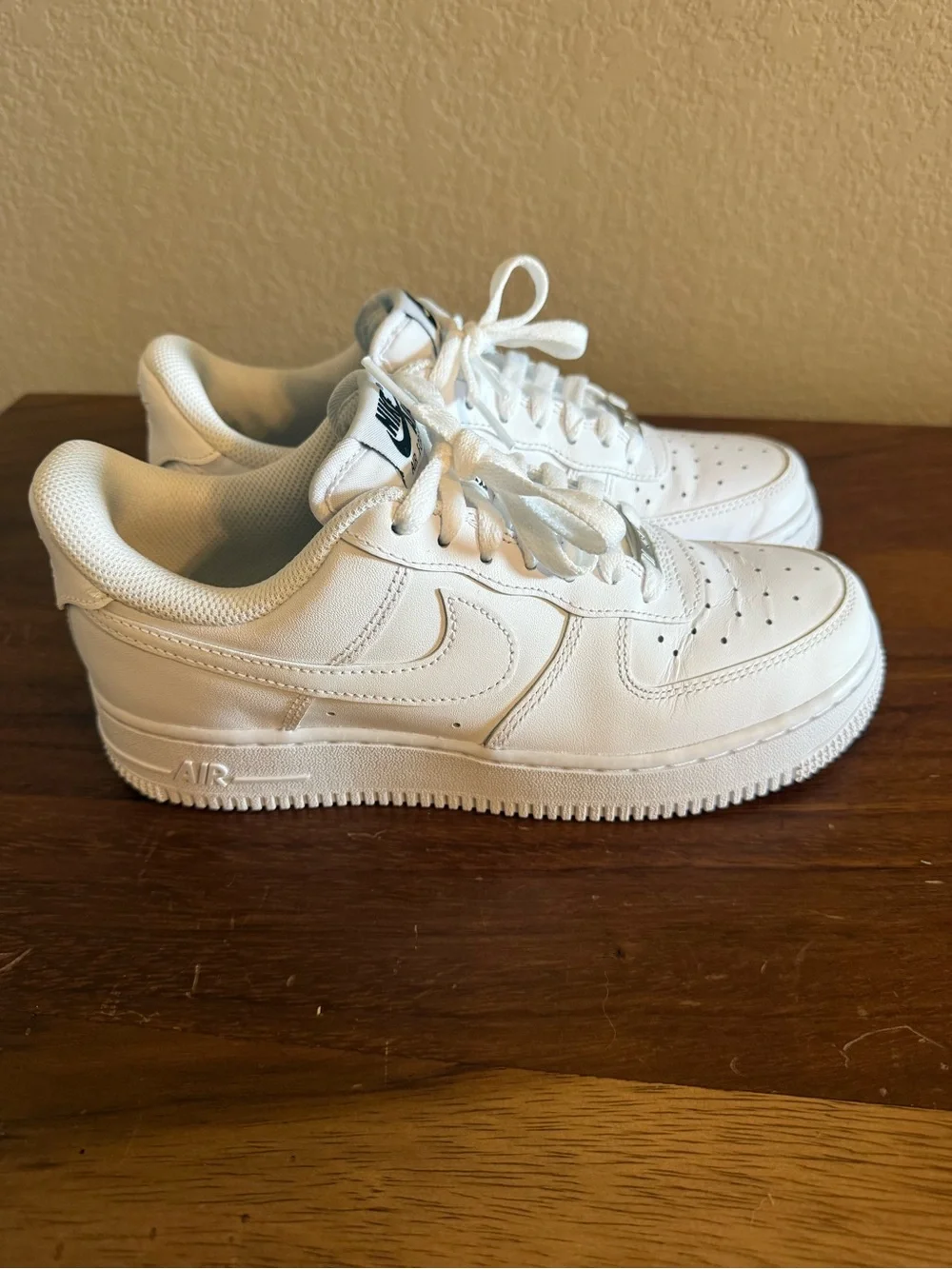 Nike Women’s Air Force One’s Size 7 White Clean - Picture 3 of 7